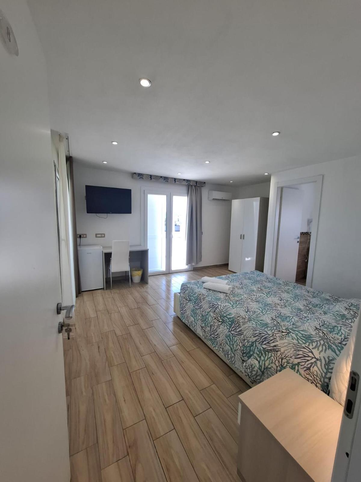 סנטה טרזה גאיורה Hotel La Contessa מראה חיצוני תמונה