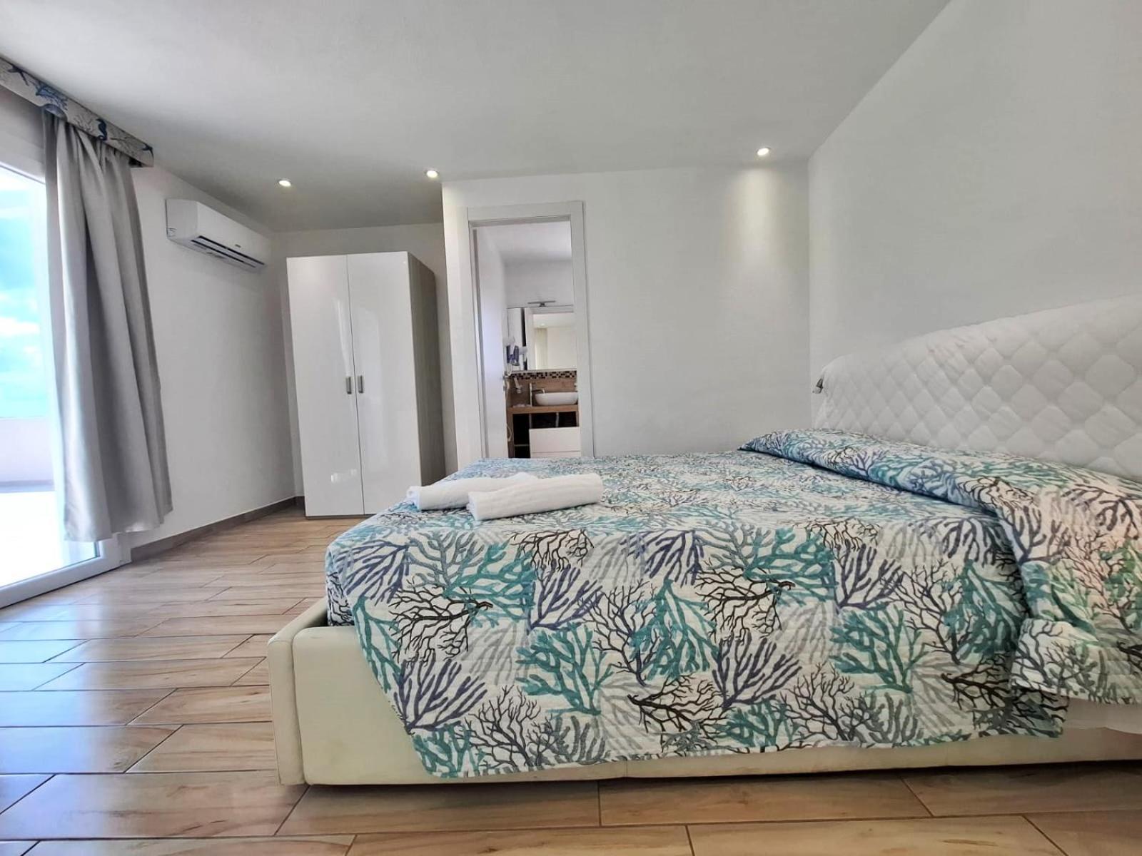 סנטה טרזה גאיורה Hotel La Contessa מראה חיצוני תמונה