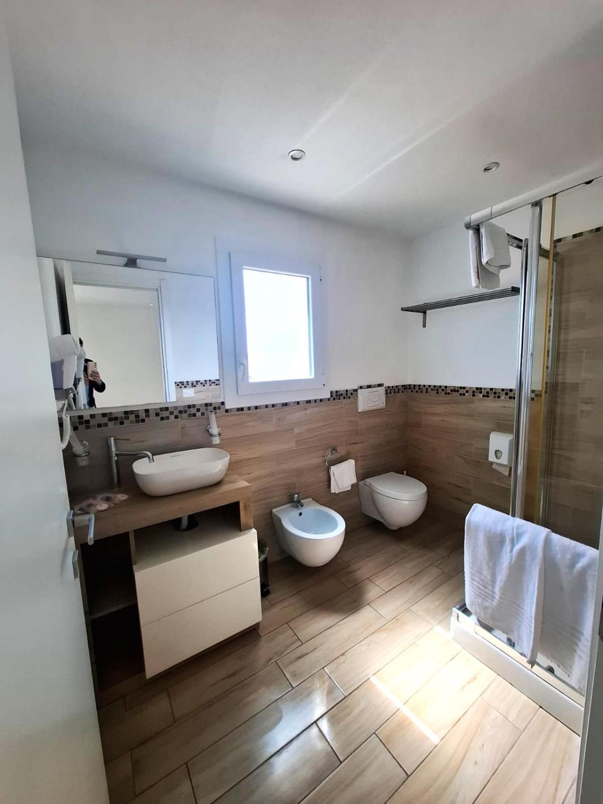 סנטה טרזה גאיורה Hotel La Contessa מראה חיצוני תמונה